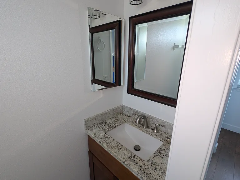1221 Fordham Ave — Photo 10