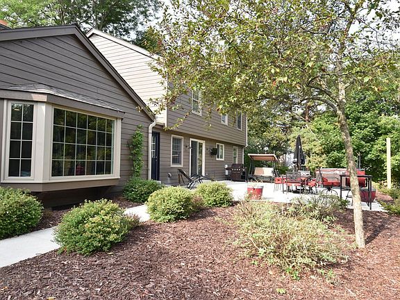 3rd image of N63W29834 Woodfield Ct