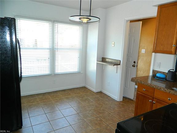 3rd image of 5649 Carisbrooke Ln