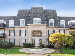 5000 Carriageway Dr APT 105, Rolling Meadows, IL 60008