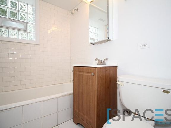 5th image of 3578 W Lyndale St #Grdn