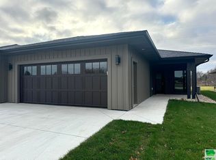 1351 13th Ave SE UNIT 37, Sioux Center, IA 51250