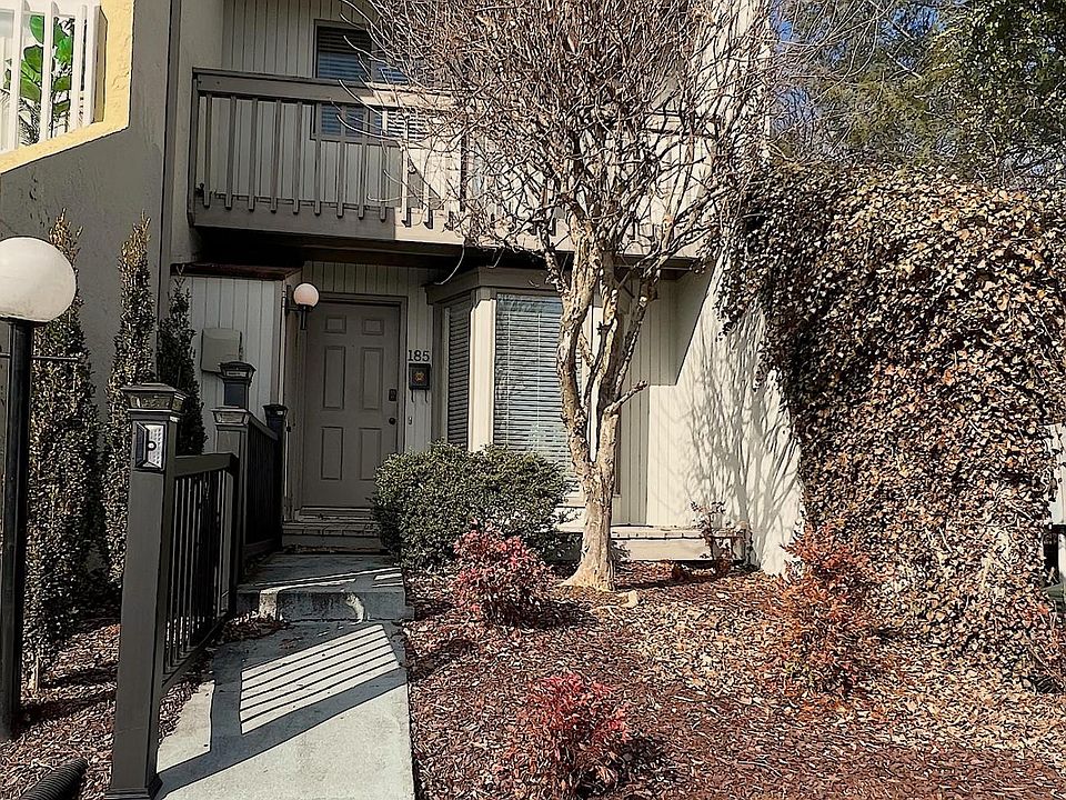 185 Sierra Way is an end unit, first unit on the right.