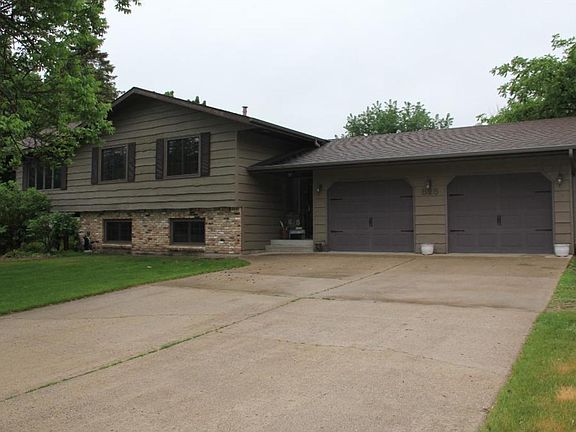 3rd image of 825 5th Ave S