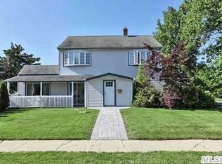 2 Forge Ln, Levittown, NY