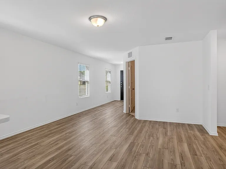 605 Grenada Lake Dr — Photo 5