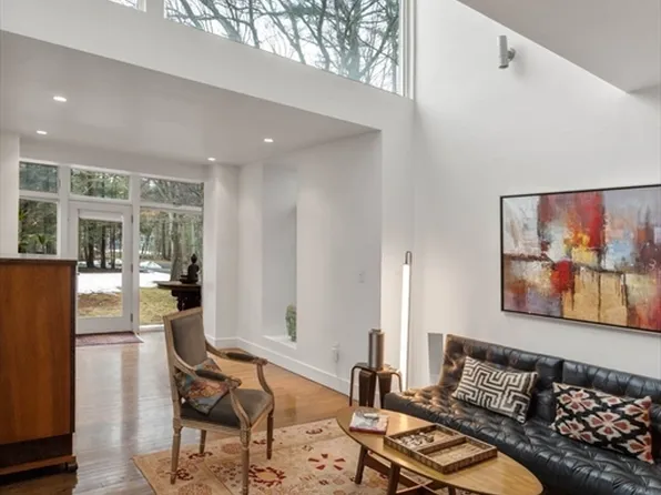 160 Granite St, Medfield, MA 02052