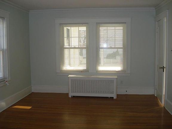 4th image of 115 Bartlett Ave #115