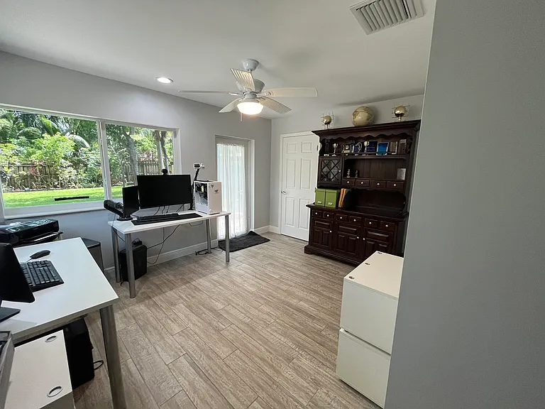 620 NE 9th Ave — Photo 51
