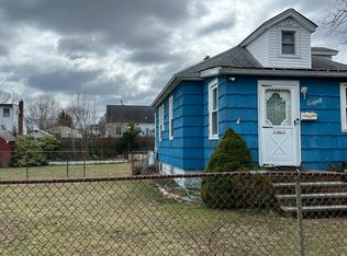 80 Claremont Ave, West Babylon, NY 11704