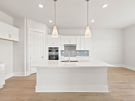 2nd image of 992 Triton Ave.