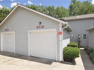 8719 NW 82nd St, Kansas City, MO 64152