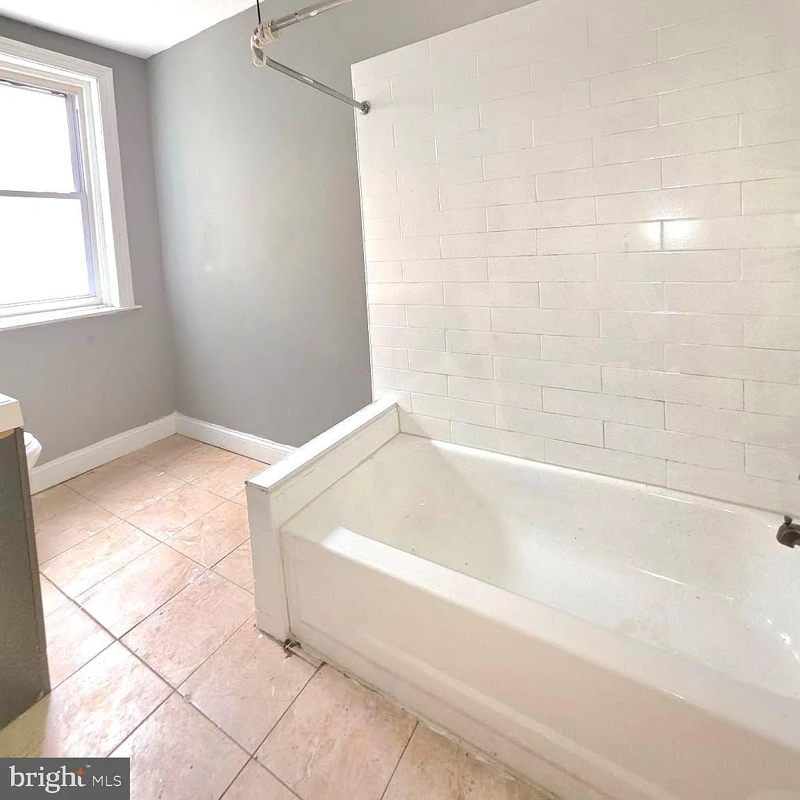 1 bed, 2304 sqft, $1,000 — Photo 3