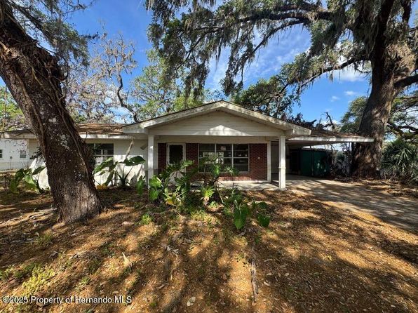 4979 Lakewood Dr, Dade City, FL 33523