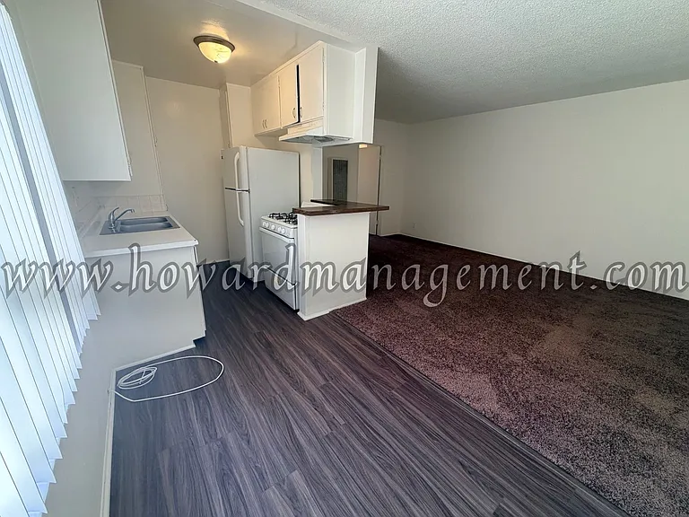 04256LI — Photo 24