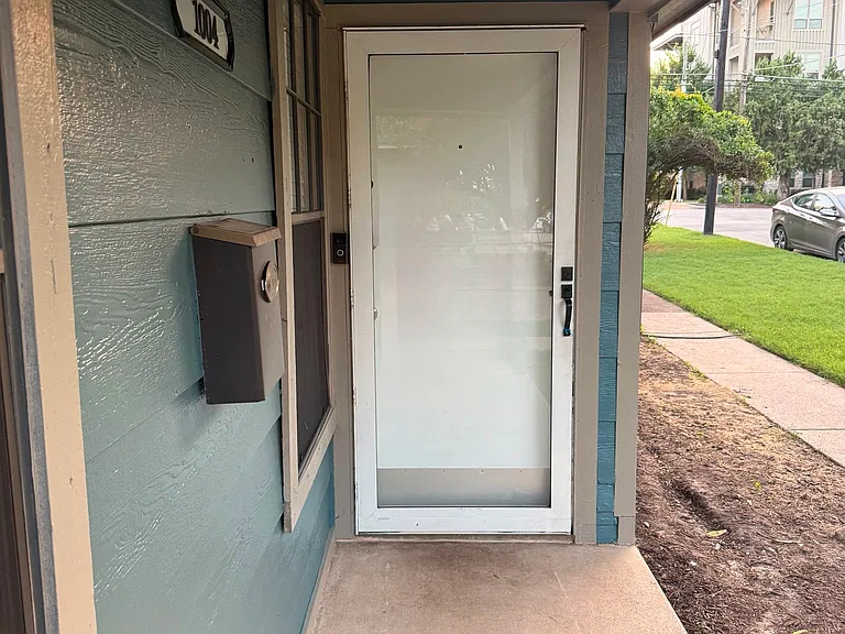 1004 Locust St — Photo 29