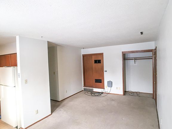 3rd image of 2207 Crescent Dr APT 1