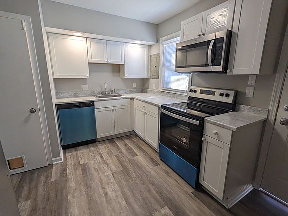 3rd image of 813-815 Valerie Ln
