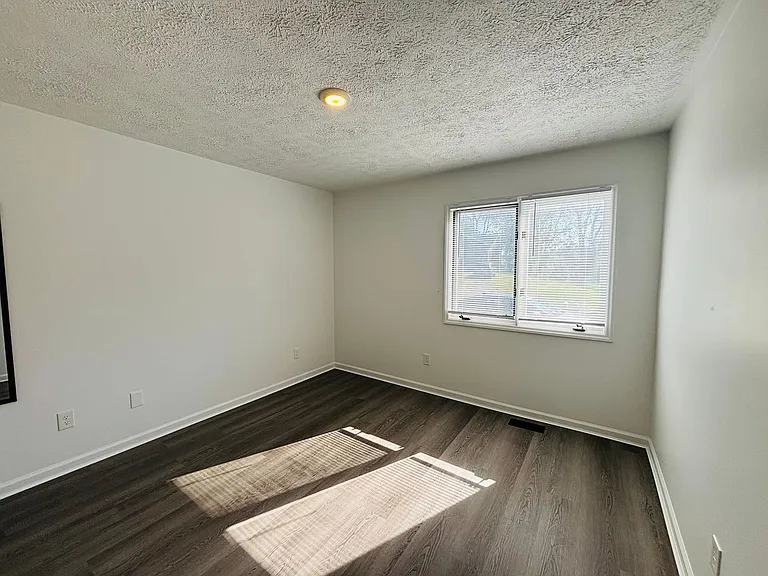 1443 Sandy Cir — Photo 13