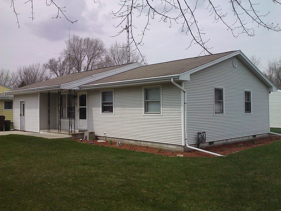 1st image of 215 Fern Dr
