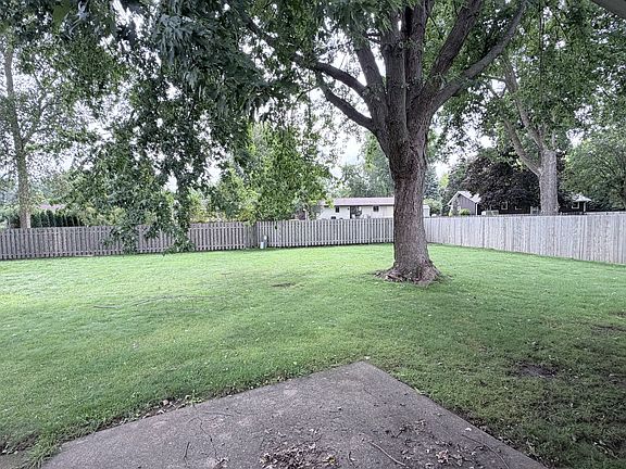 3rd image of 1587 Biemeret St