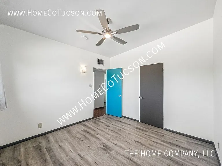 120 E Magee Rd — Photo 22