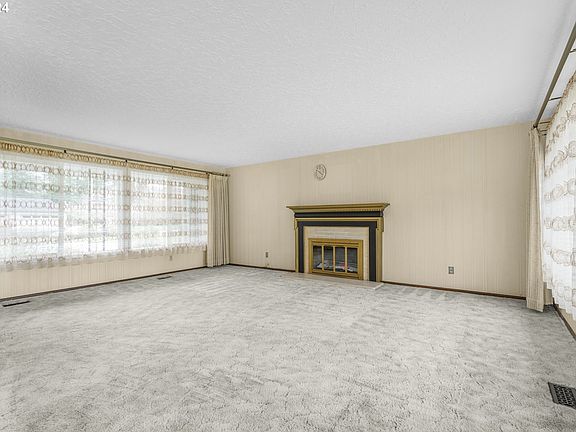 3rd image of 4615 Oregon Dr