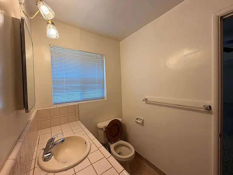 8914 S Union Ave — Photo 8