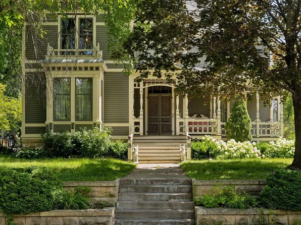 904 6th St, Hudson, WI 54016