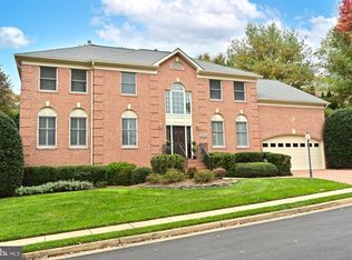 1954 Horse Shoe Dr, Vienna, VA 22182