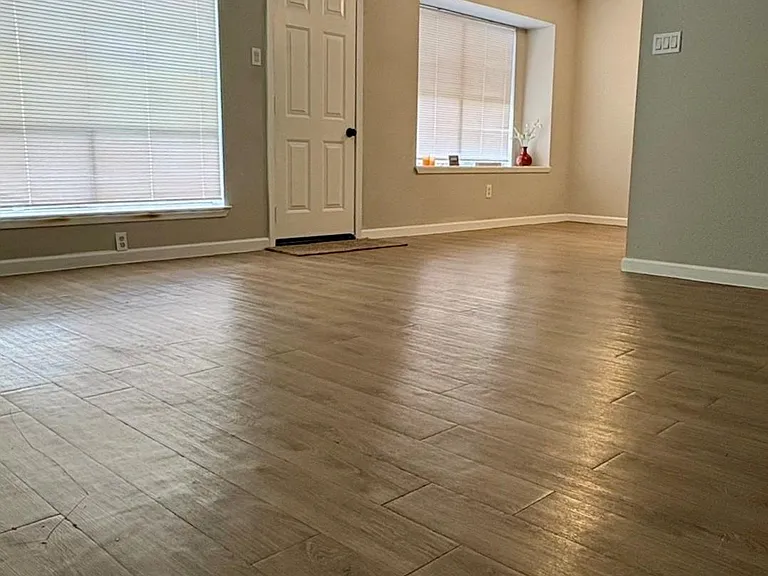 7615 Woodland West Dr — Photo 2