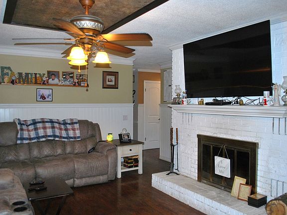 4th image of 15183 Orchard Lake Dr