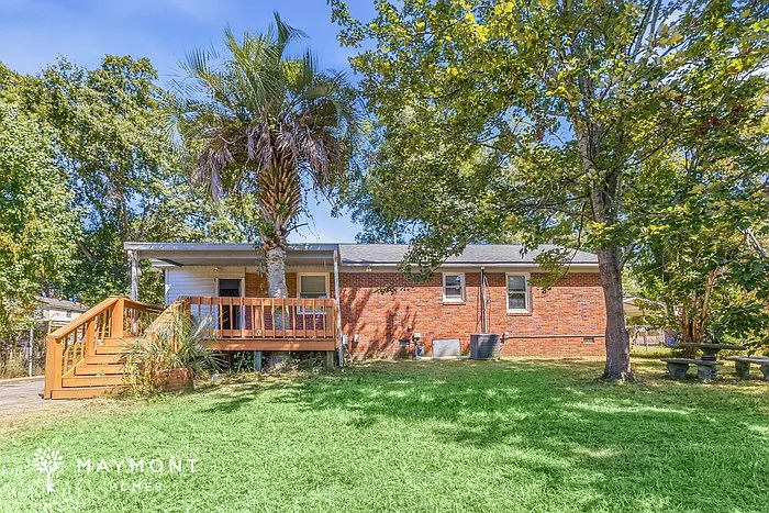 3 bed, 2.0 bath, 1219 sqft, $1,995 — Photo 2