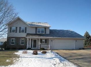 1321 Finch Ln, Green Bay, WI 54313