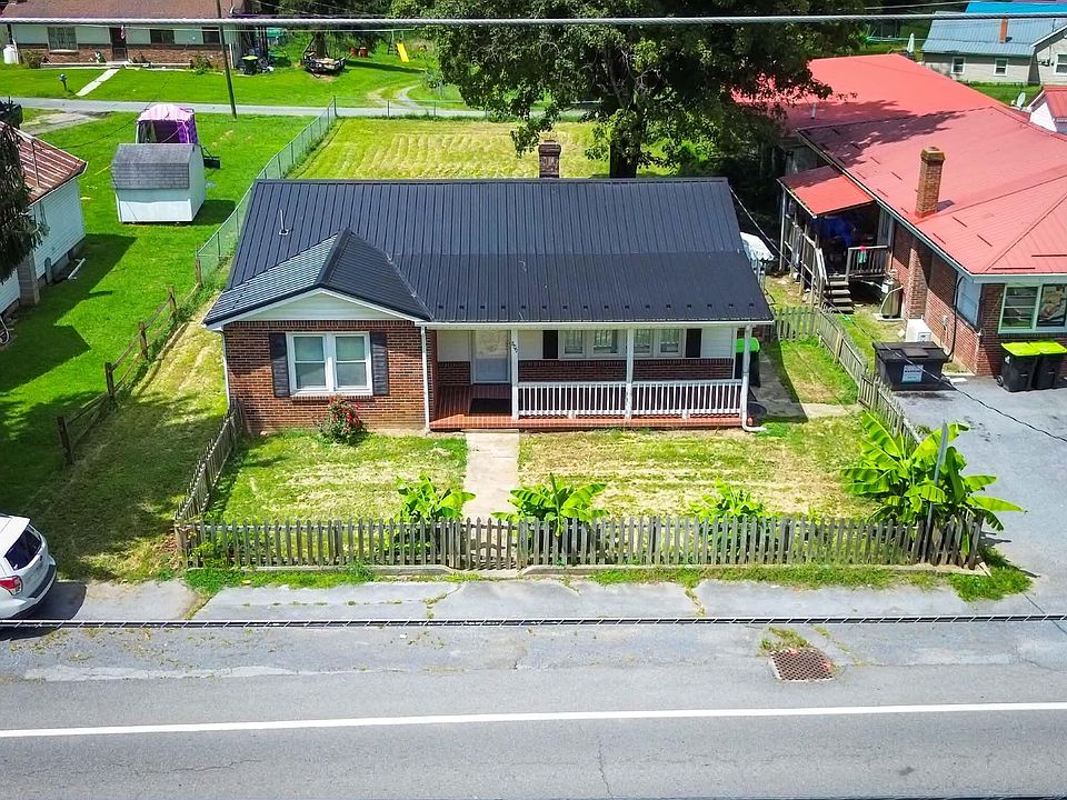 1st image of 809 E Main St