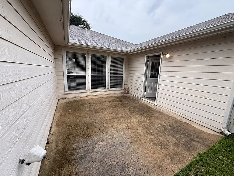 6105 Comfort Dr — Photo 28