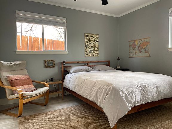 Main bedroom with queen bed.