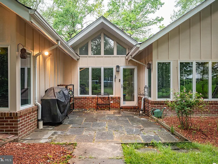 8023 Washington Ave — Photo 43
