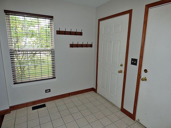 5th image of 180 Red Rose Dr