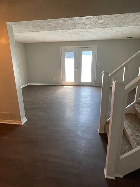 3 bed, 1.5 bath, 1250 sqft, $1,350 — Photo 3