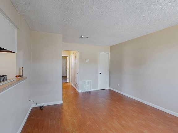 2nd image of 301 Kings Way Unit A