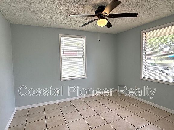 5th image of 2308 E 15th Ave