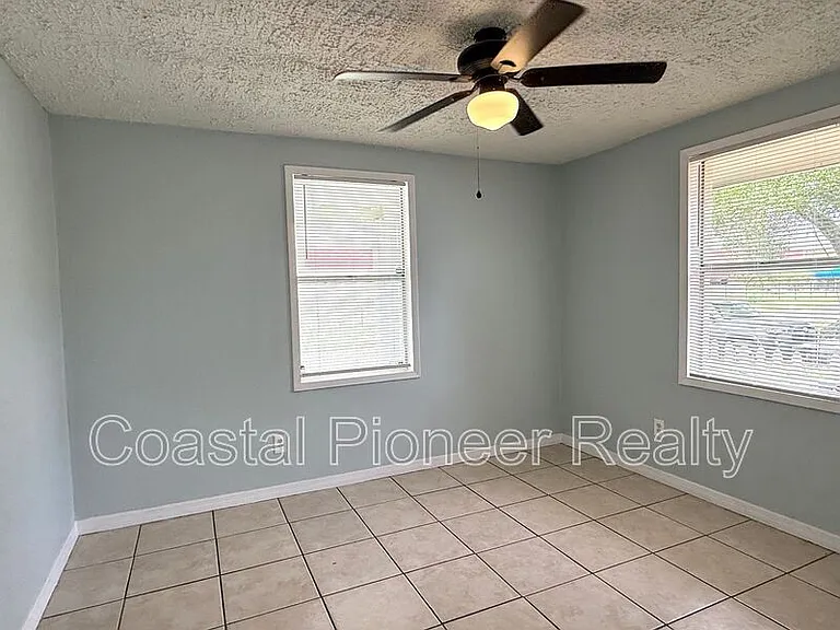 2308 E 15th Ave — Photo 5