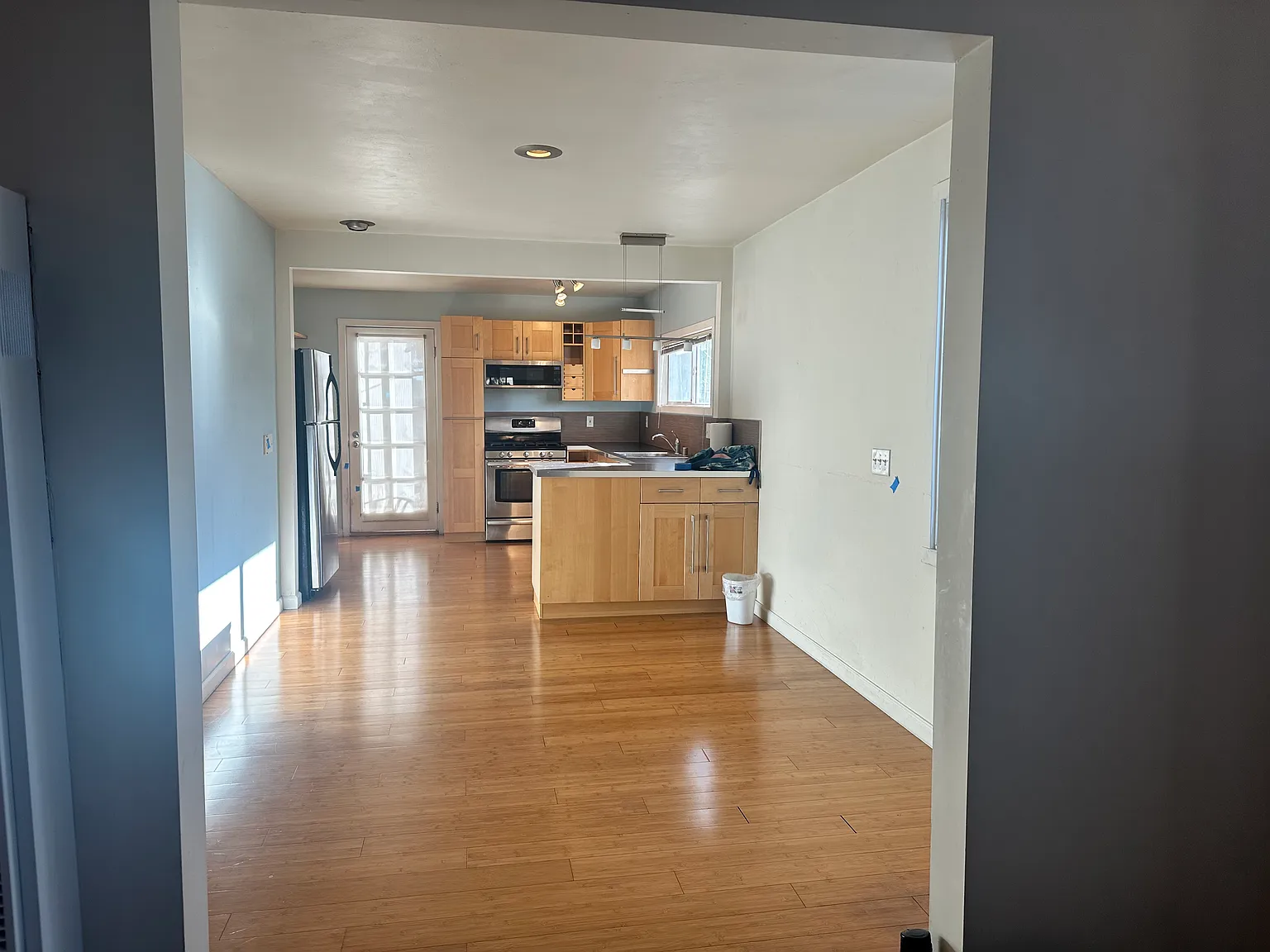 2 bed, 971 sqft, $3,300 — Photo 2