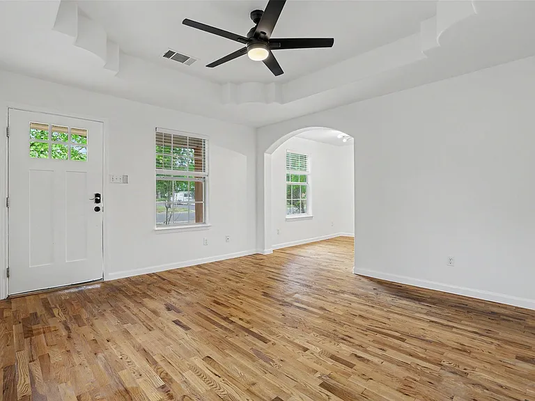 6307 Chesterfield Ave — Photo 2