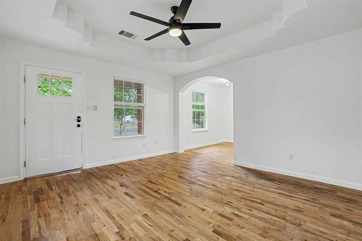 Building Photo - 6307 Chesterfield Ave