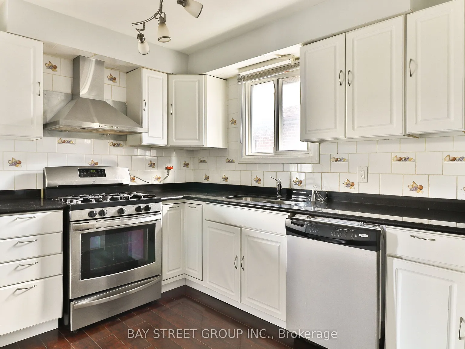 3 bed, $2,900 — Photo 3