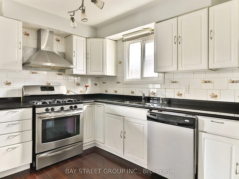 489 Fergo Ave #UPPER — Photo 3