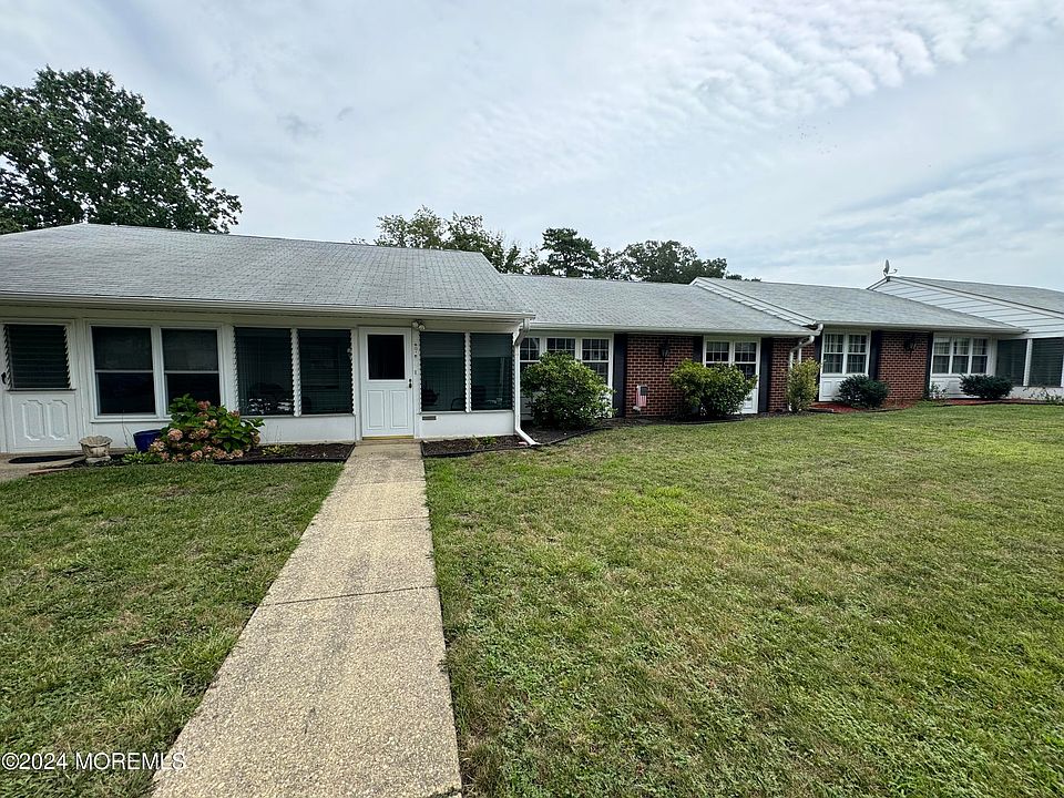 1st image of 801B Balmoral Court #B