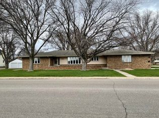 923 15th Ave NE, Aberdeen, SD 57401